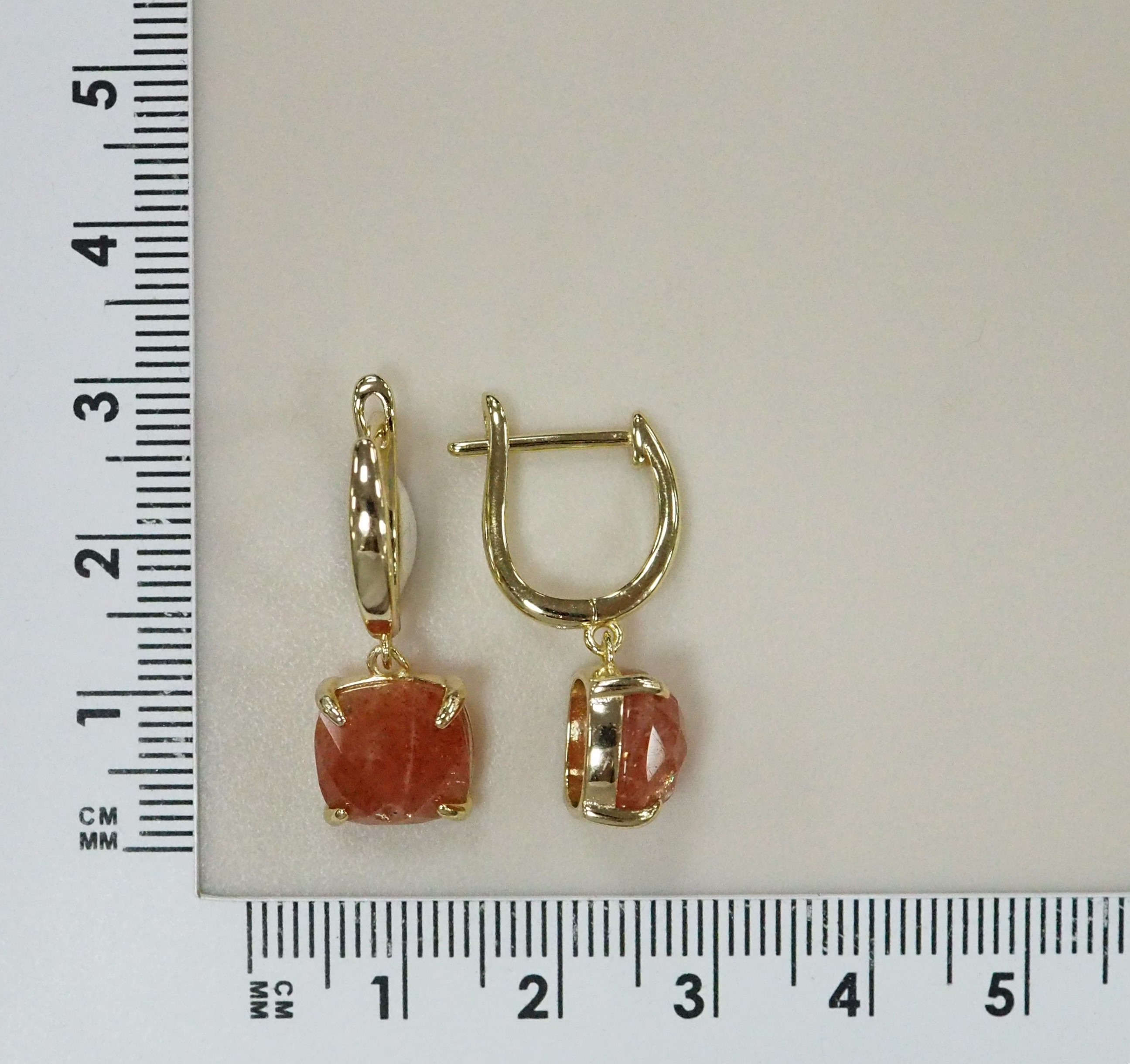 Серебряные серьги с солнечными камнями
